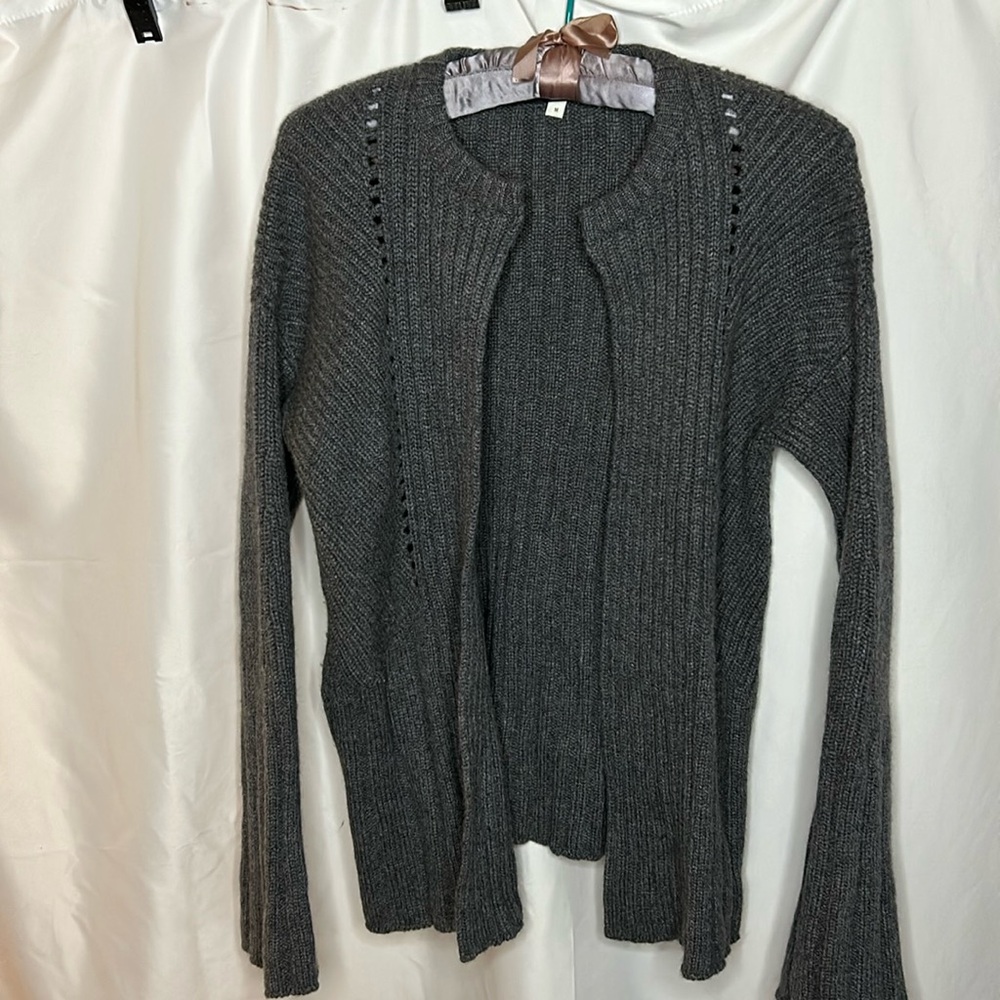 CASHMERES gray cashmere women’s cardigan sweater. Size M.